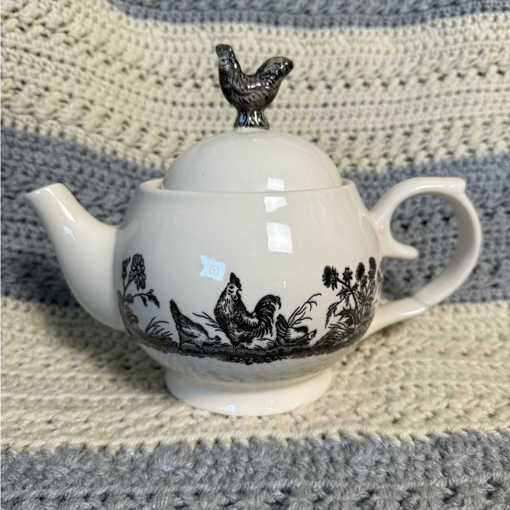 Global Design Collections; Blk/Wht Rooster Teapot Designed By Kate Williams EUC